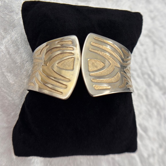 Sarah Coventry Jewelry - Sarah Coventry 1978 Gold Tone Congo Cuff Bracelet Wide Hinged‎ Vintage Jewelry